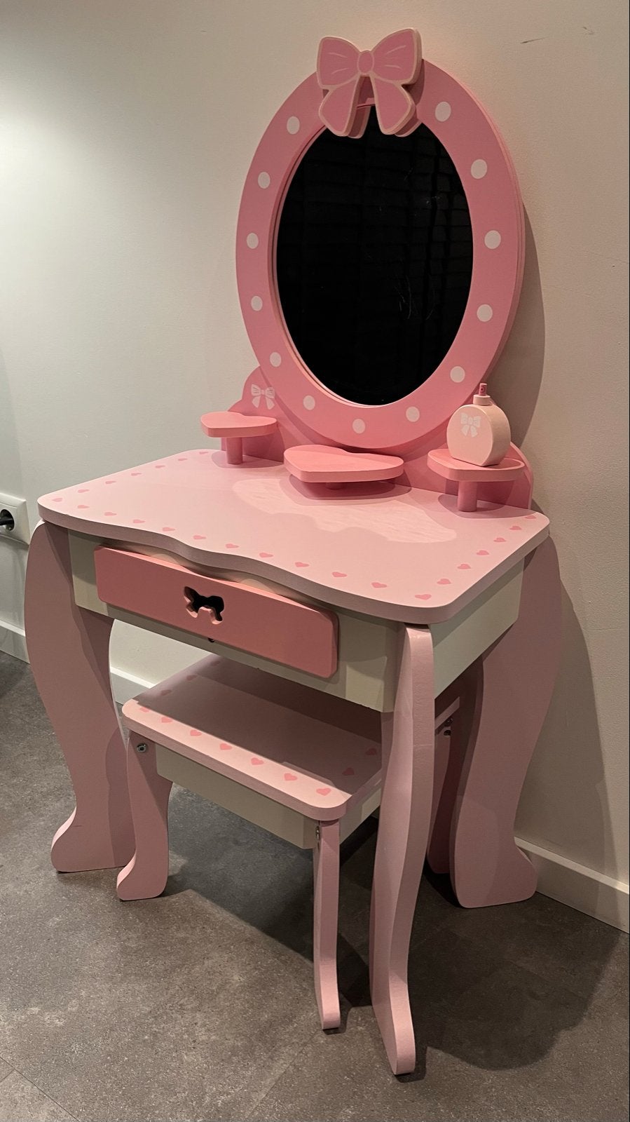 Roze kaptafel met spiegel en krukje, Ophalen, Gebruikt, Tafel
