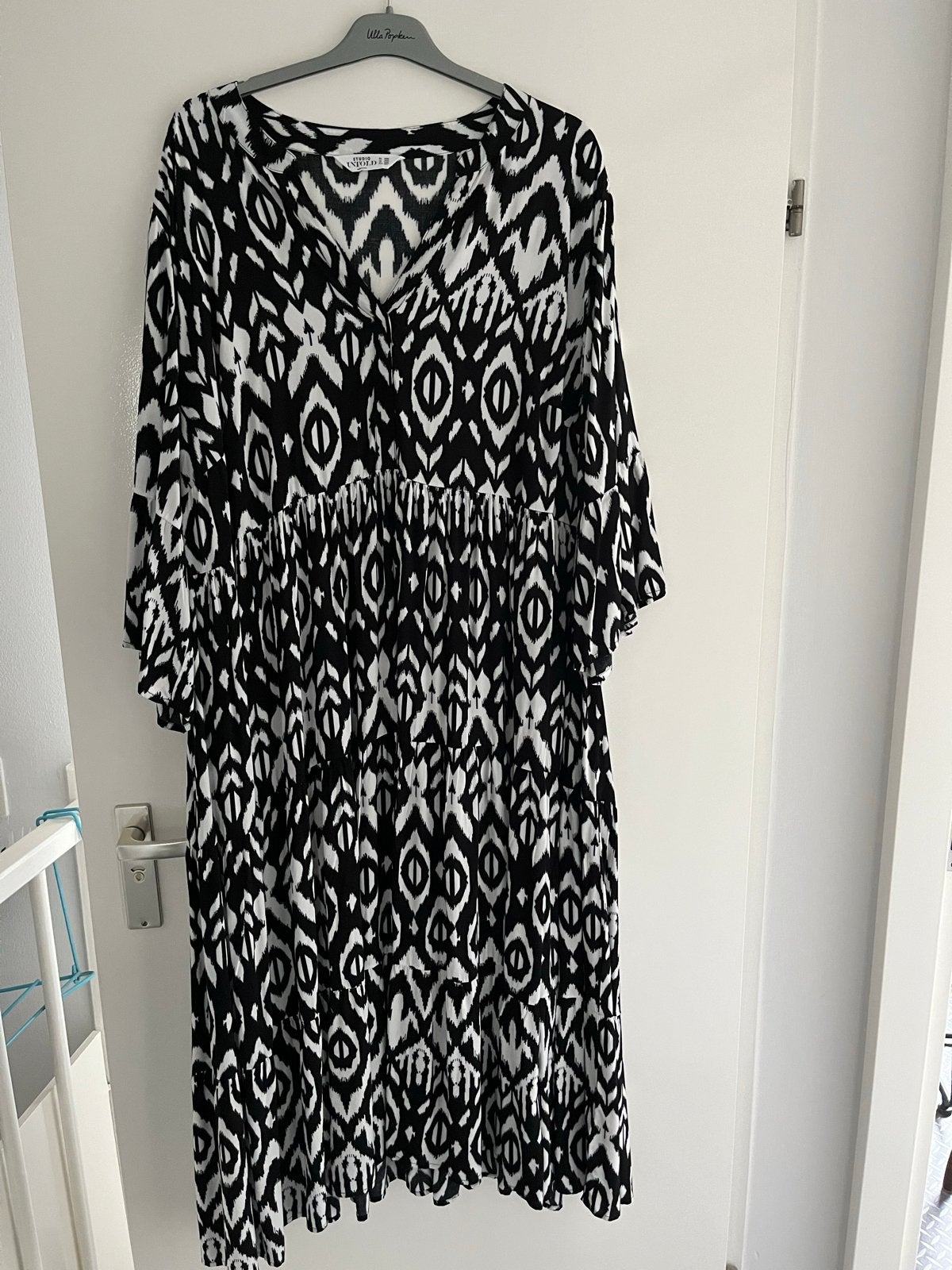 Studio Untold Zwart-witte maxi jurk met print, Zwart, Maat 46/48 (XL) of groter, Ophalen of Verzenden, Zo goed als nieuw