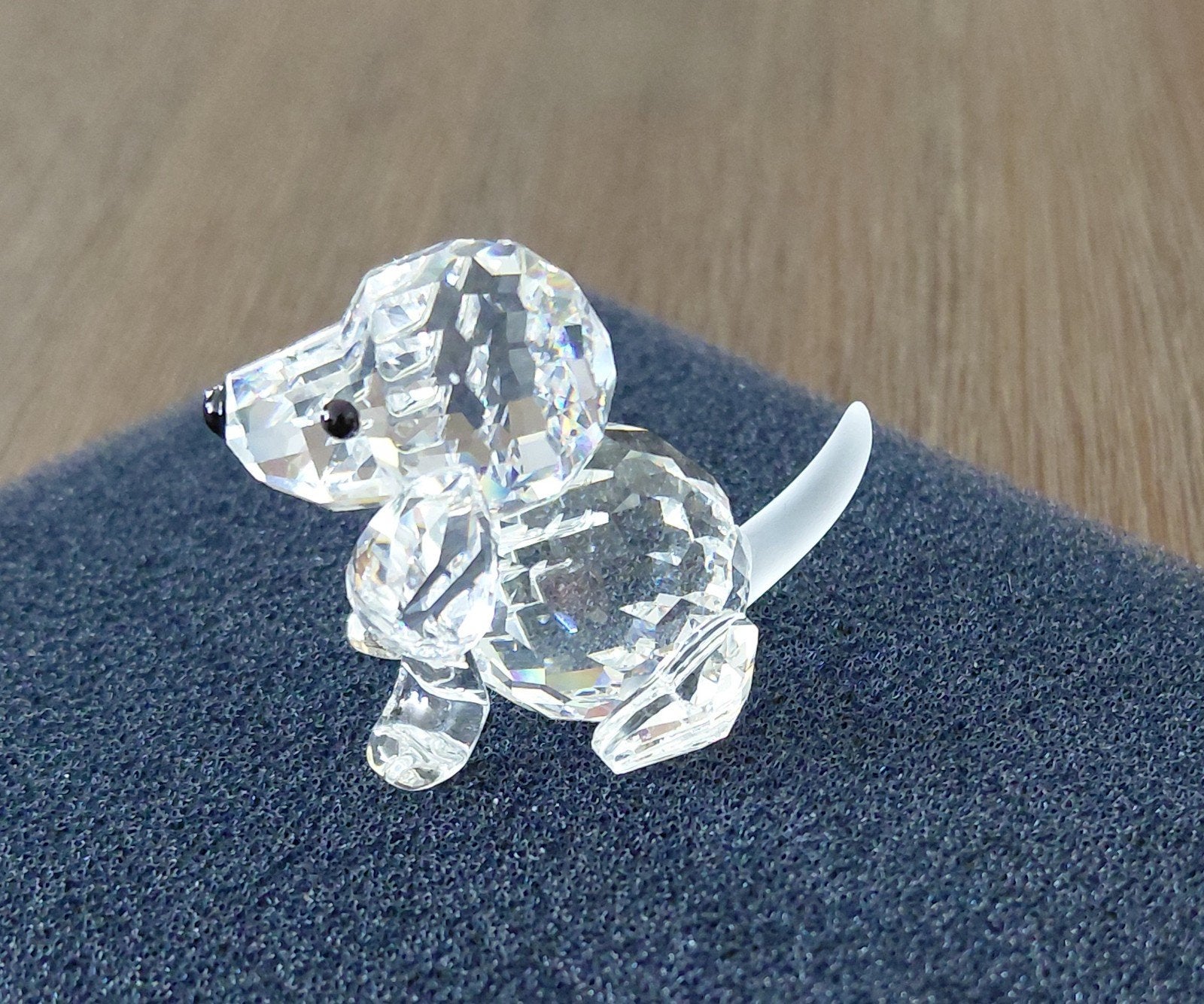 Swarovski zittende beagle hond, Ophalen of Verzenden, Zo goed als nieuw, Figuurtje