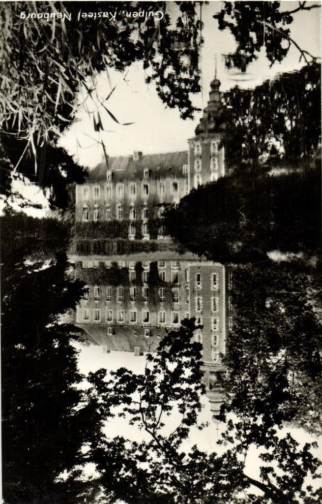 Gulpen, Kasteel Neubourg - gezicht op over de vijver - 1966, Verzamelen, Ophalen of Verzenden, Voor 1920, Gelopen, Limburg