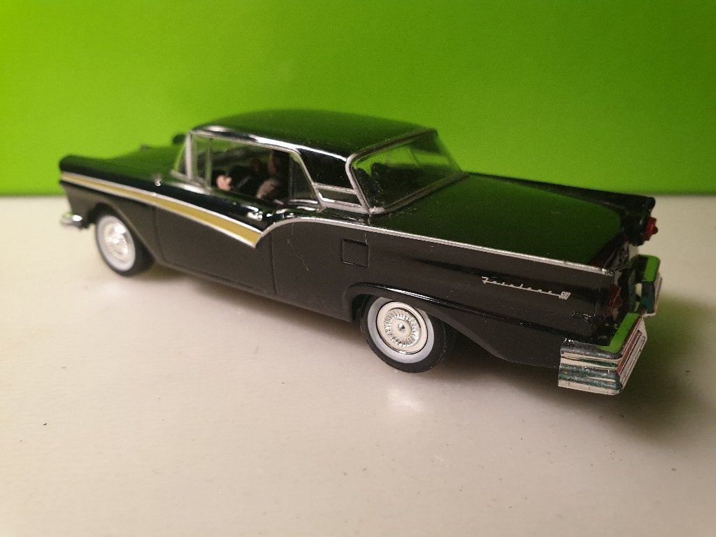 Universal Hobbies James Bond - Ford Fairlane 500 Skyliner, Hobby en Vrije tijd, Ophalen of Verzenden, Zo goed als nieuw, Auto