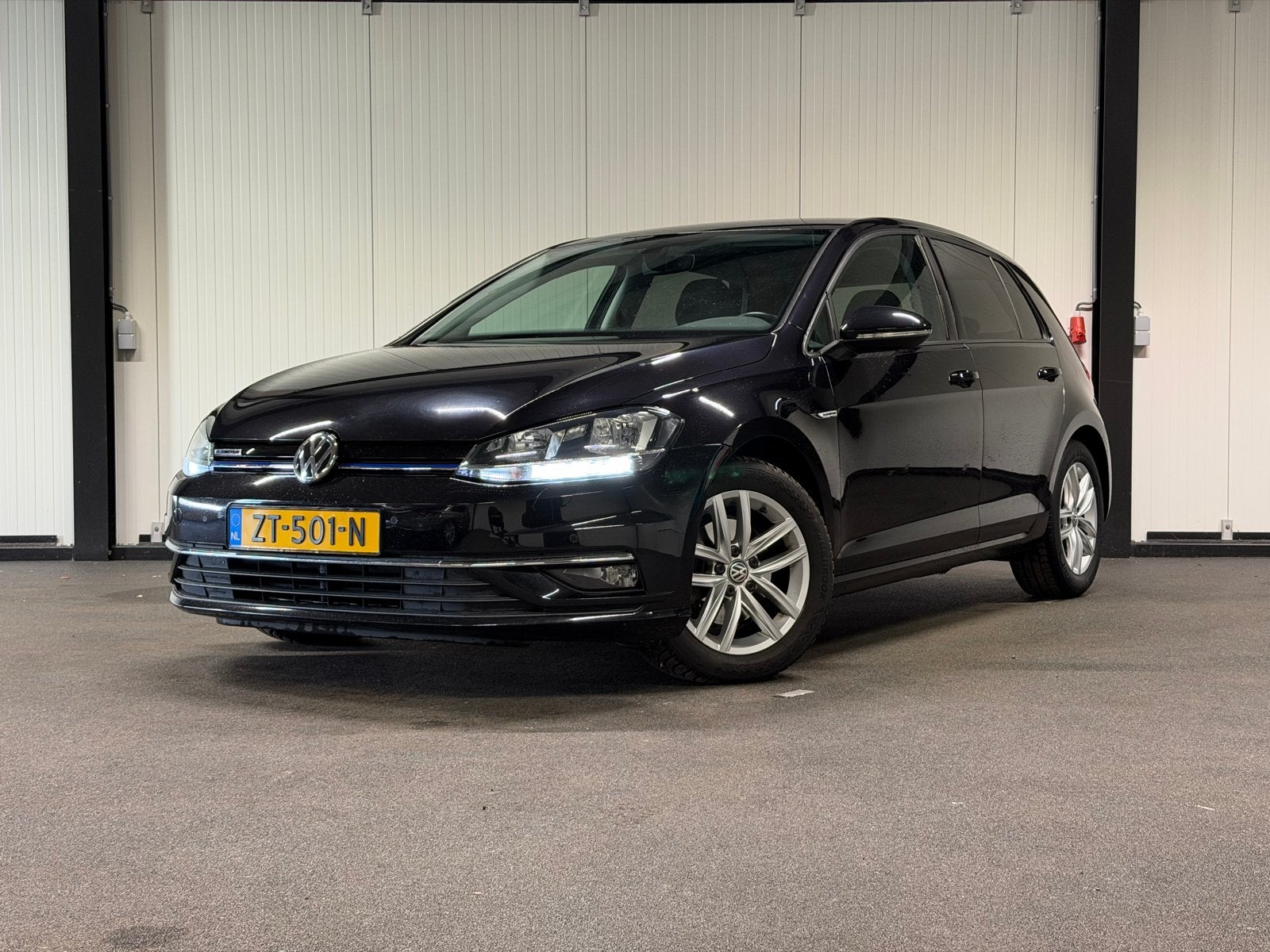 Volkswagen Golf 1.5 TSI Bluemotion 130pk 2018 Zwart, 1498 cc, LED dagrijverlichting, 4 cilinders, Zwart