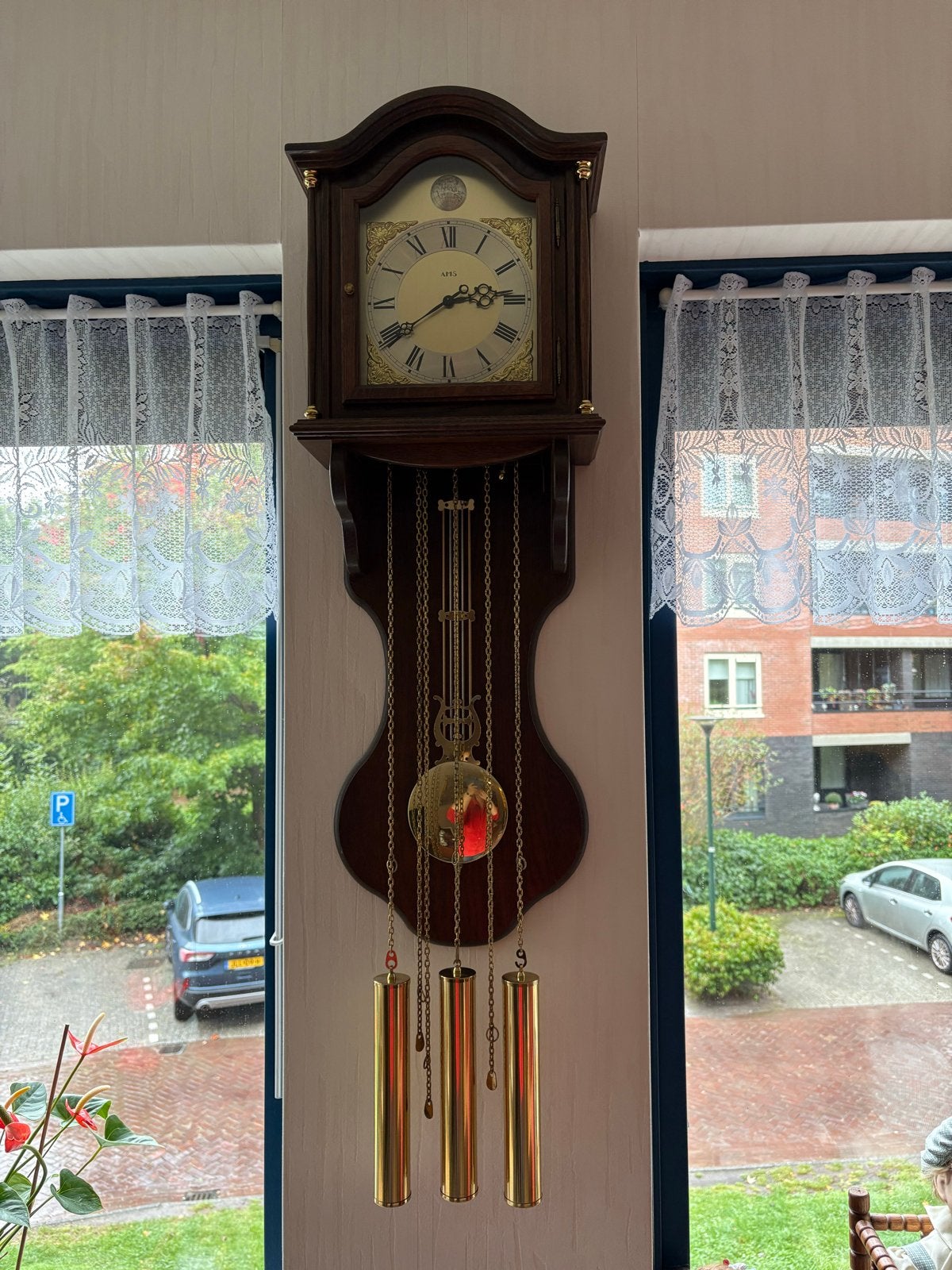 Prachtige klassieke wandklok met slinger en gewichten, Ophalen
