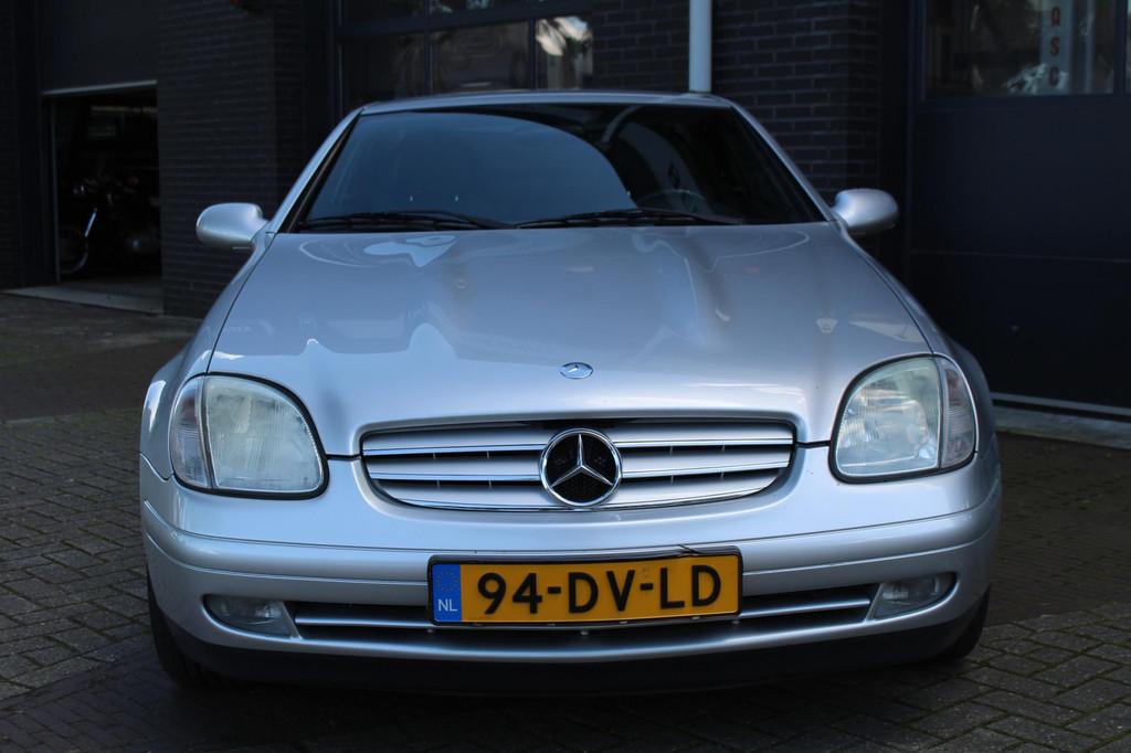 Mercedes-Benz SLK 200 ORIGINEEL NL! NIEUWE APK, Auto's, Oldtimers, Voorwielaandrijving, 1998 cc, Zwart, Cabriolet