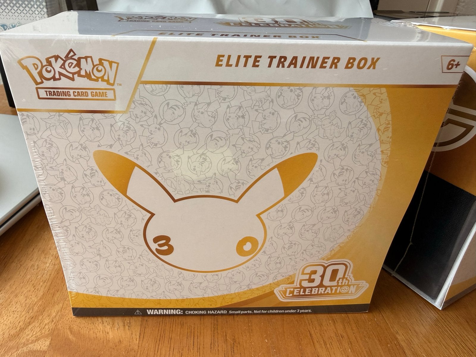 Pokémon Elite Trainer Box 30th Celebration ETB, Ophalen of Verzenden, Nieuw, Overige typen