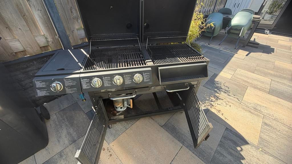 Grote BBQ voor gas en houtskool, incl briket starter en hoes, Ophalen, Gebruikt, Gas, Vrijstaand