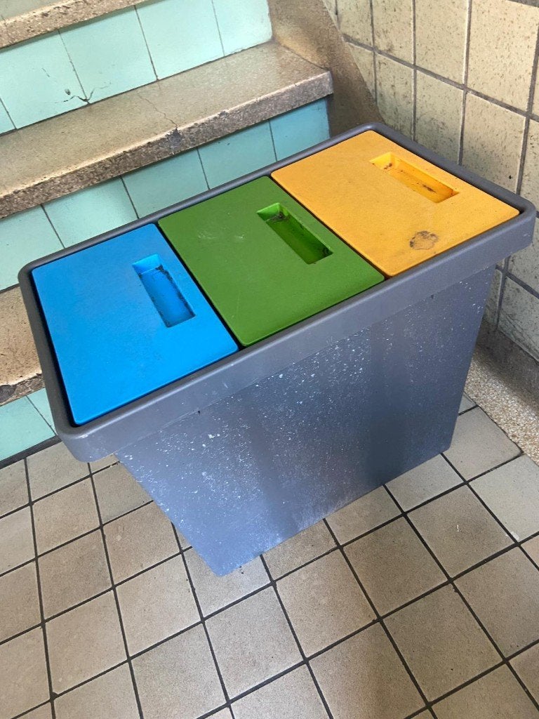 vuilnisbak / trash can, 40 liter of meer, Ophalen, Zo goed als nieuw