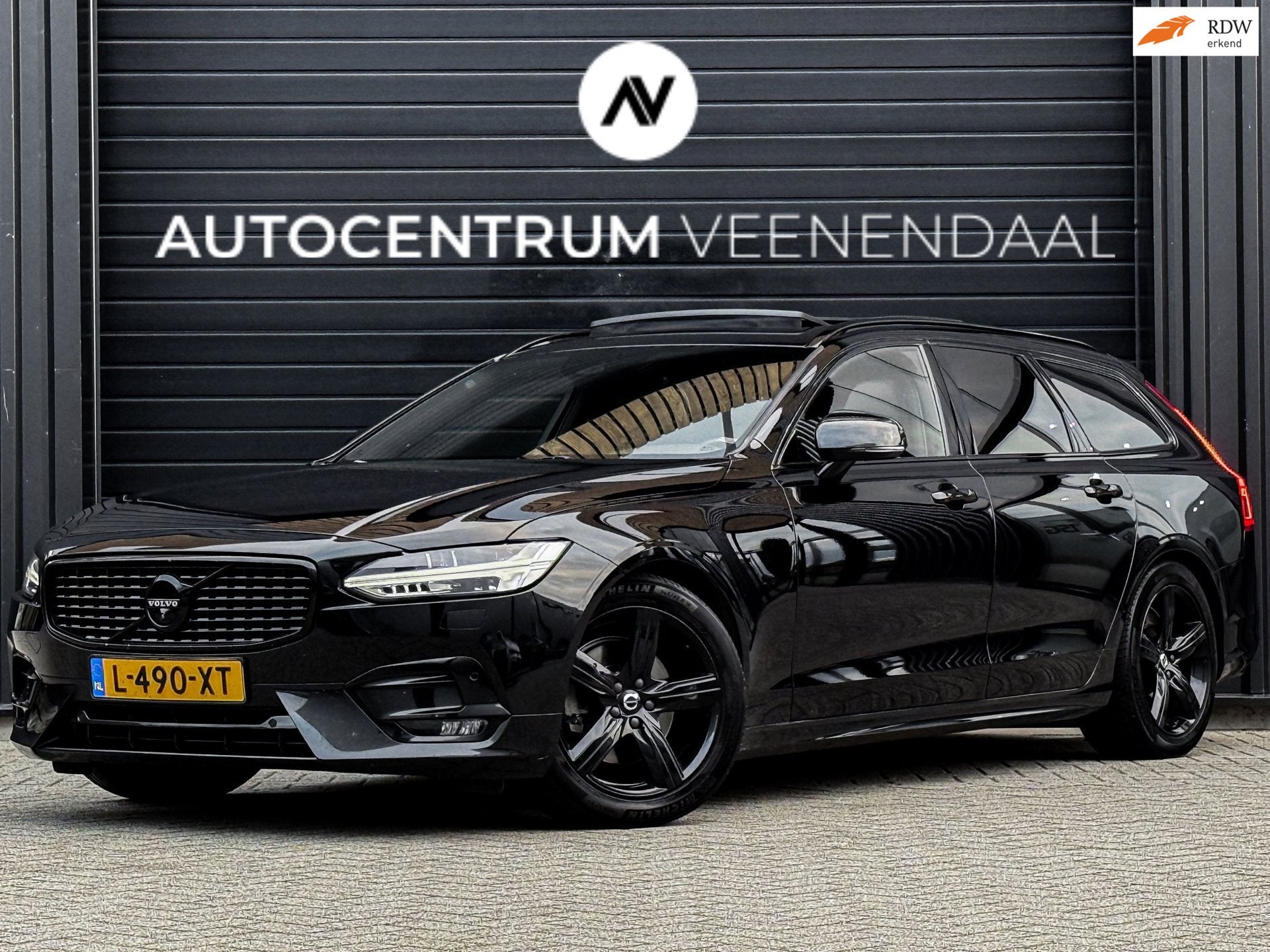 Volvo V90 2.0 D5 AWD R-Design 235 PK PANO/TREKHAAK/H&K/CAMER, Auto's, Volvo, Automaat, 4 cilinders, 1969 cc, Zwart