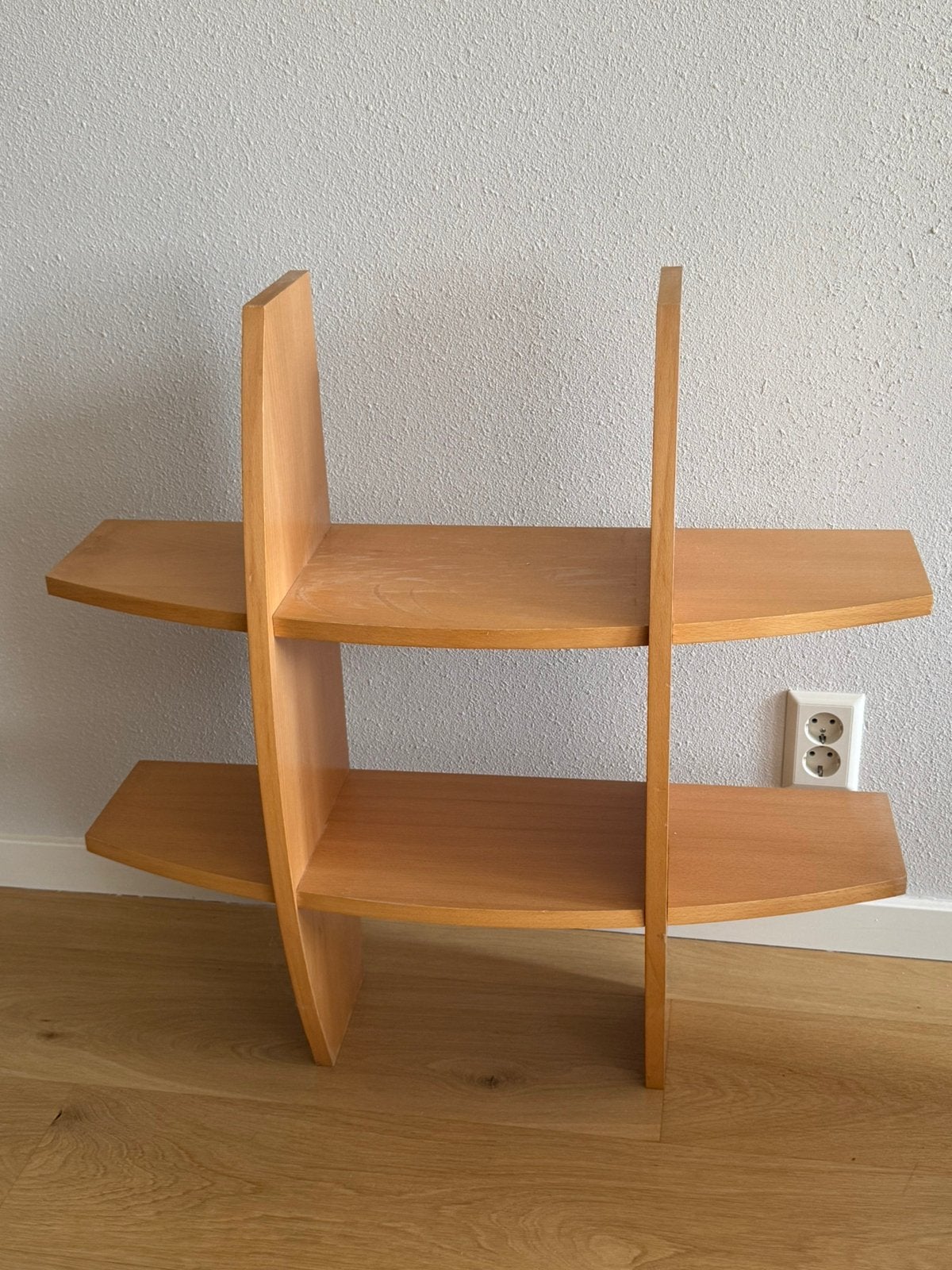 Unieke houten wandrek (vurenhout / eiken look), Ophalen, Zo goed als nieuw