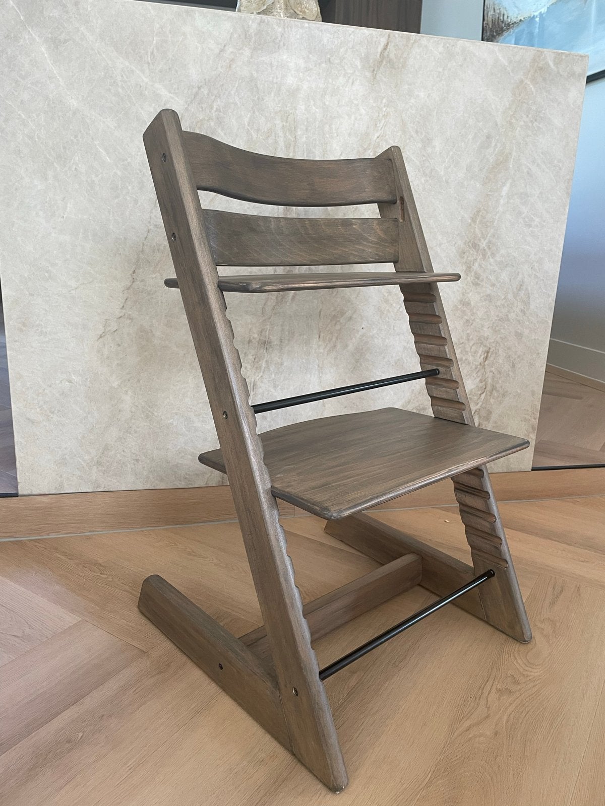 Opgeknapte Stokke Trip Trap Stoel walnoot, Ophalen, Gebruikt, Meegroeistoel, Aanschuifbaar