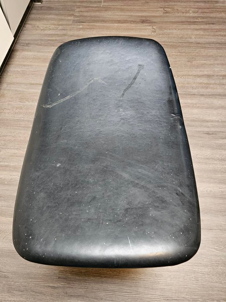 Artifort Oyster stoelen en voetenbankje, Ophalen of Verzenden, Gebruikt, Rechthoekig