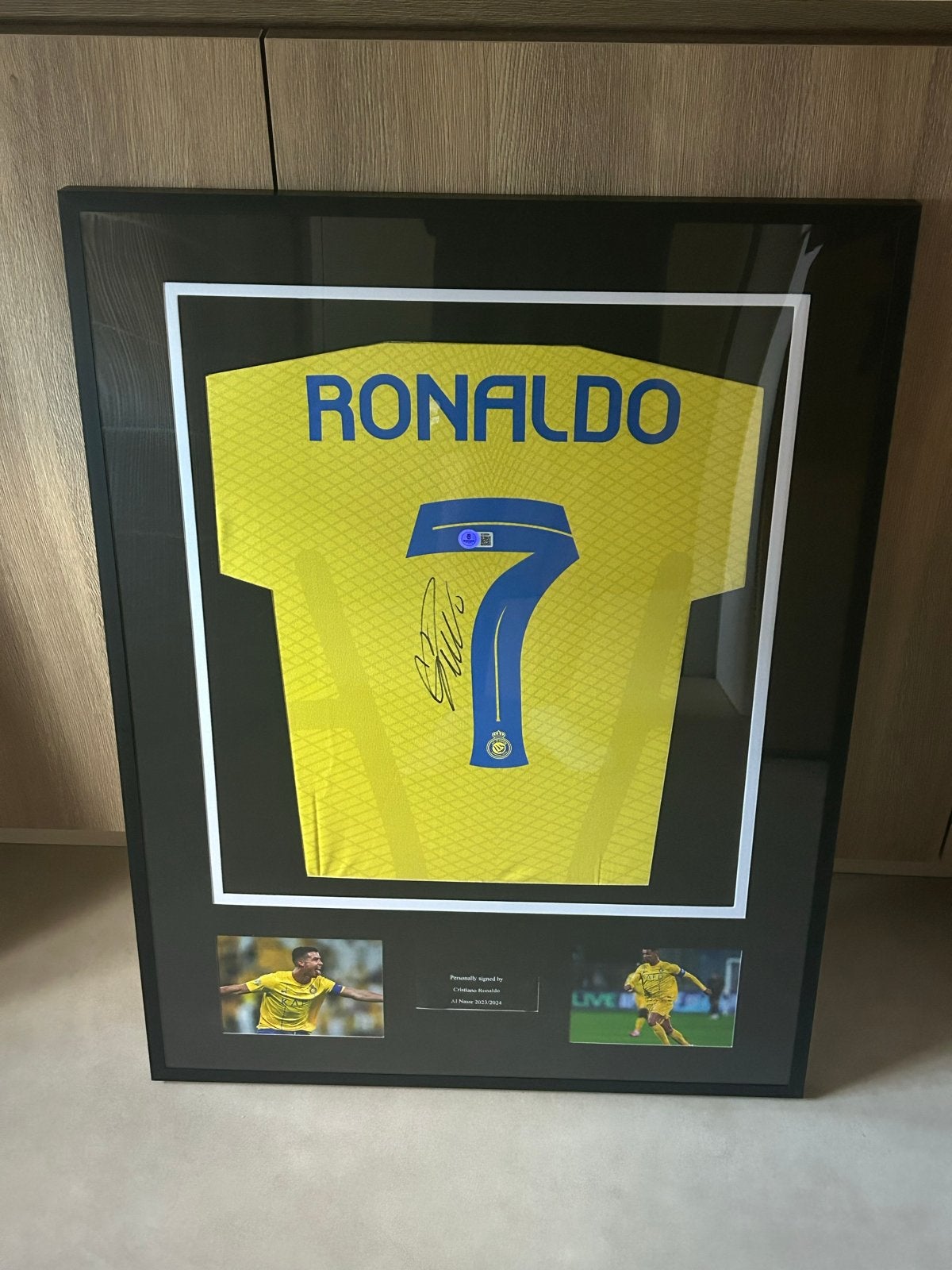 Gesigneerd Ronaldo shirt - Al Nassr - Ingelijst met COA, Ophalen of Verzenden, Zo goed als nieuw, Buitenlandse clubs, Shirt