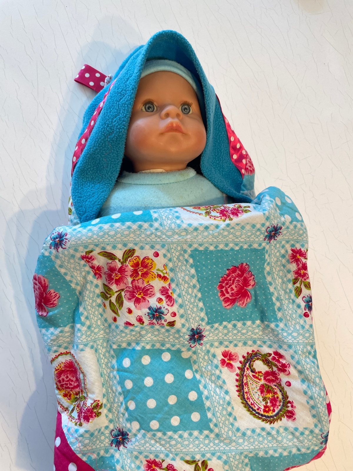 Babypop met kleding en deken, Ophalen, Gebruikt, Babypop