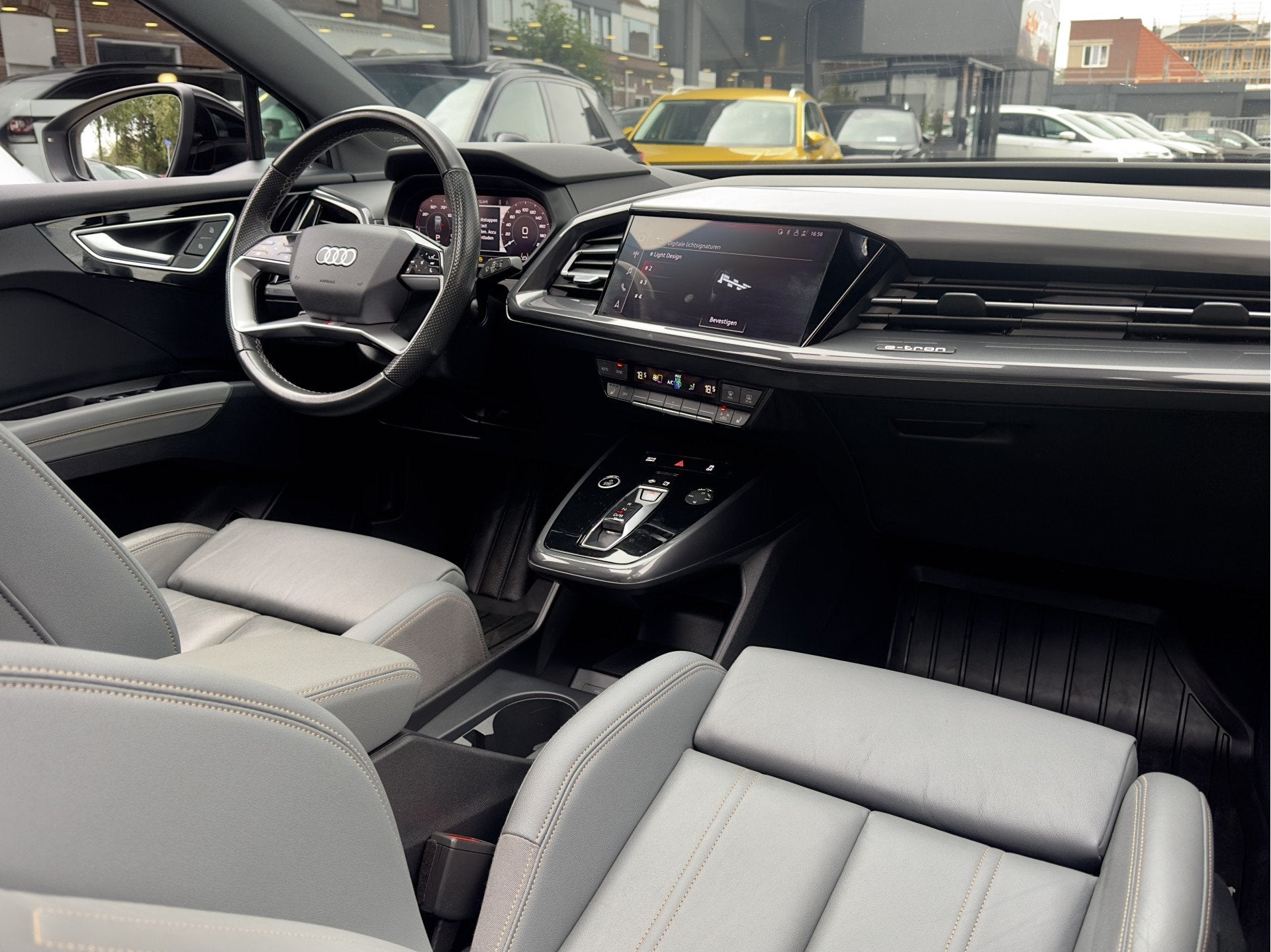 Audi Q4 e-tron 50 QUATTRO ZOMERACTIE! BETAAL NU 50% 17450 DE, Gebruikt, 495 min, 33 min, Leder