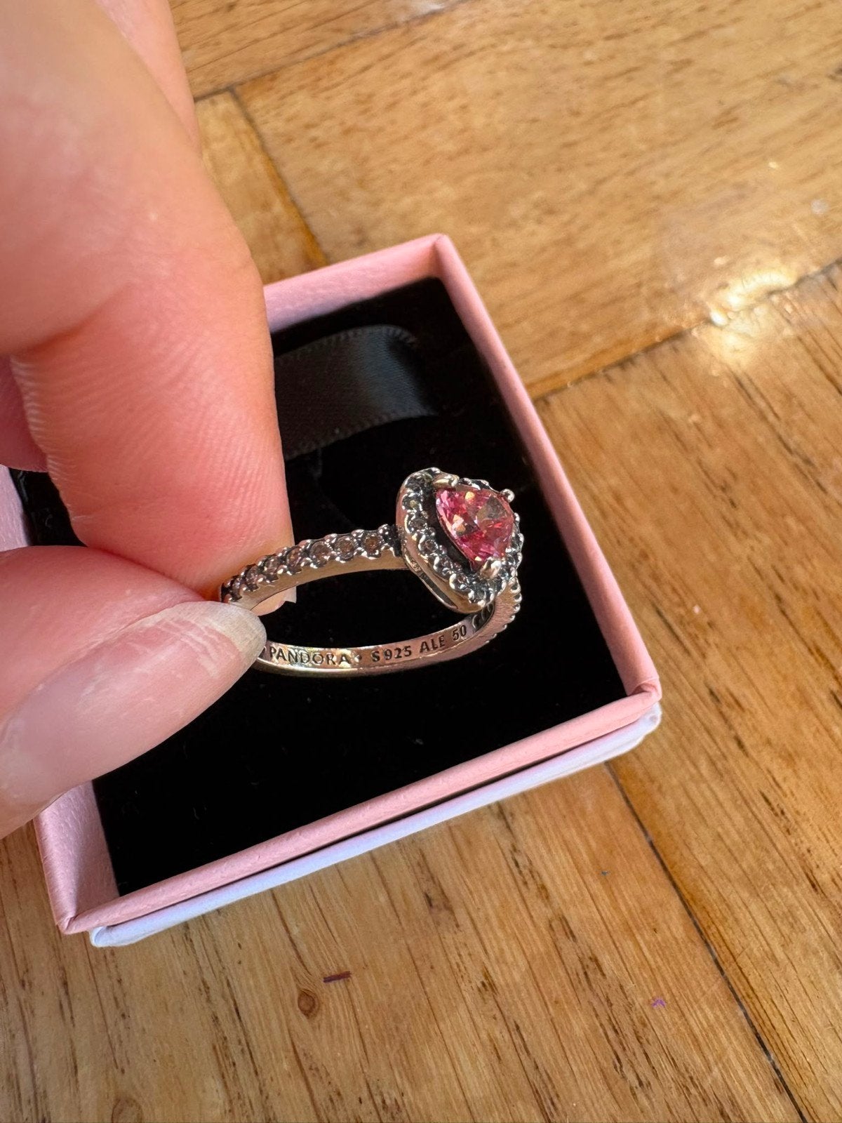 Roze Pandora ring maat 50 met hartvormige steen, Sieraden, Tassen en Uiterlijk, Ringen, Met edelsteen, Ophalen of Verzenden, Roze