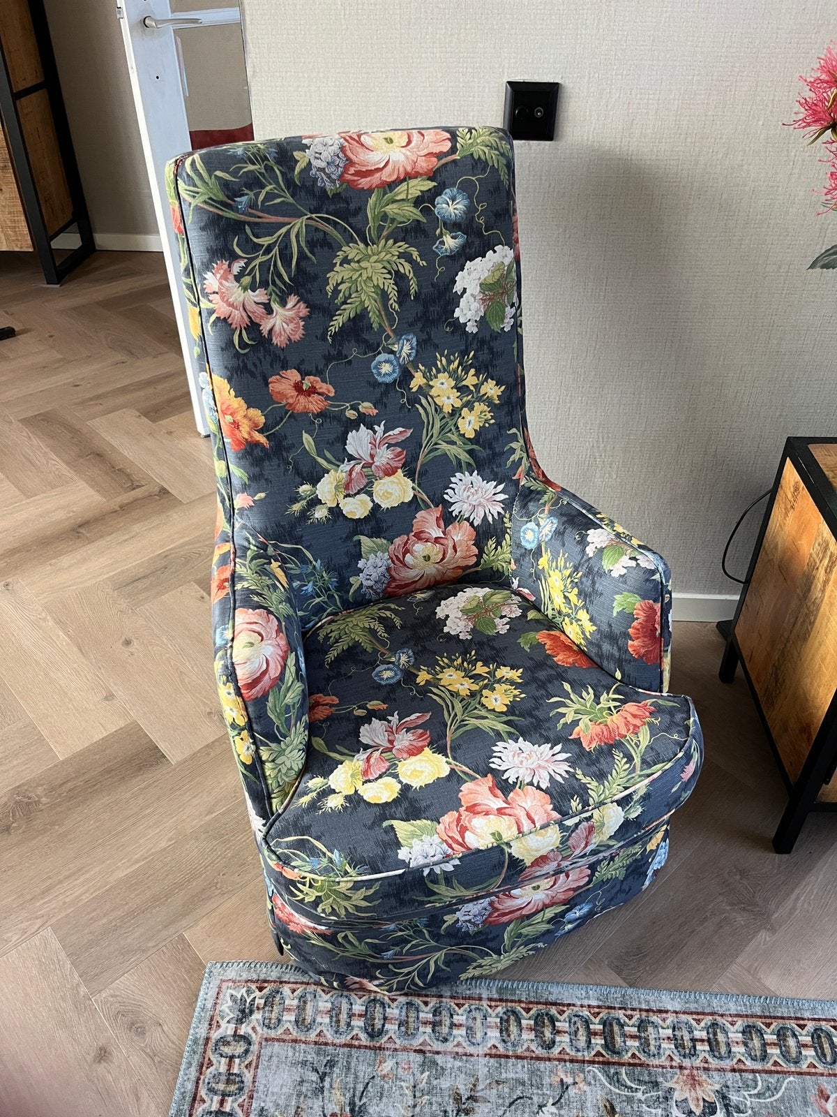 Leuke compacte bloemen stoel fauteuil, Huis en Inrichting, Fauteuils, Ophalen, Zo goed als nieuw, Minder dan 75 cm, 50 tot 75 cm