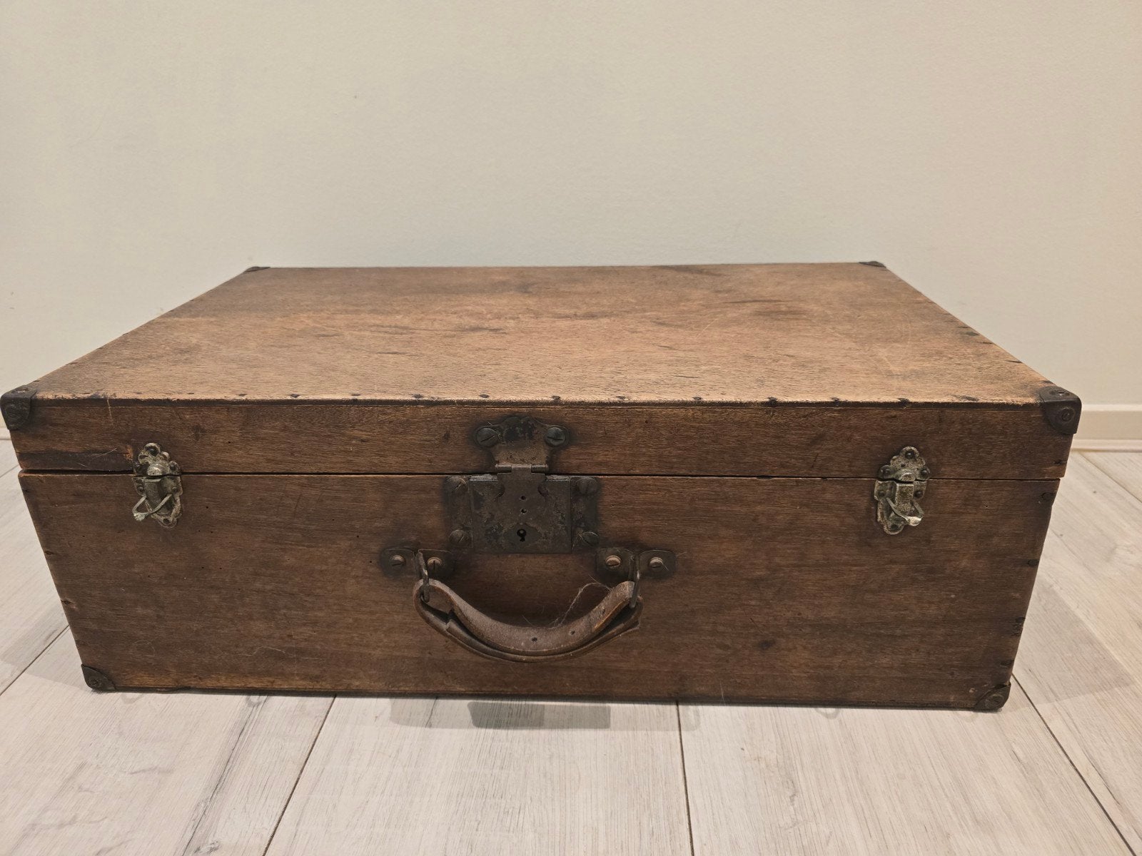 Antieke houten koffer/kist - Decoratief object, Ophalen
