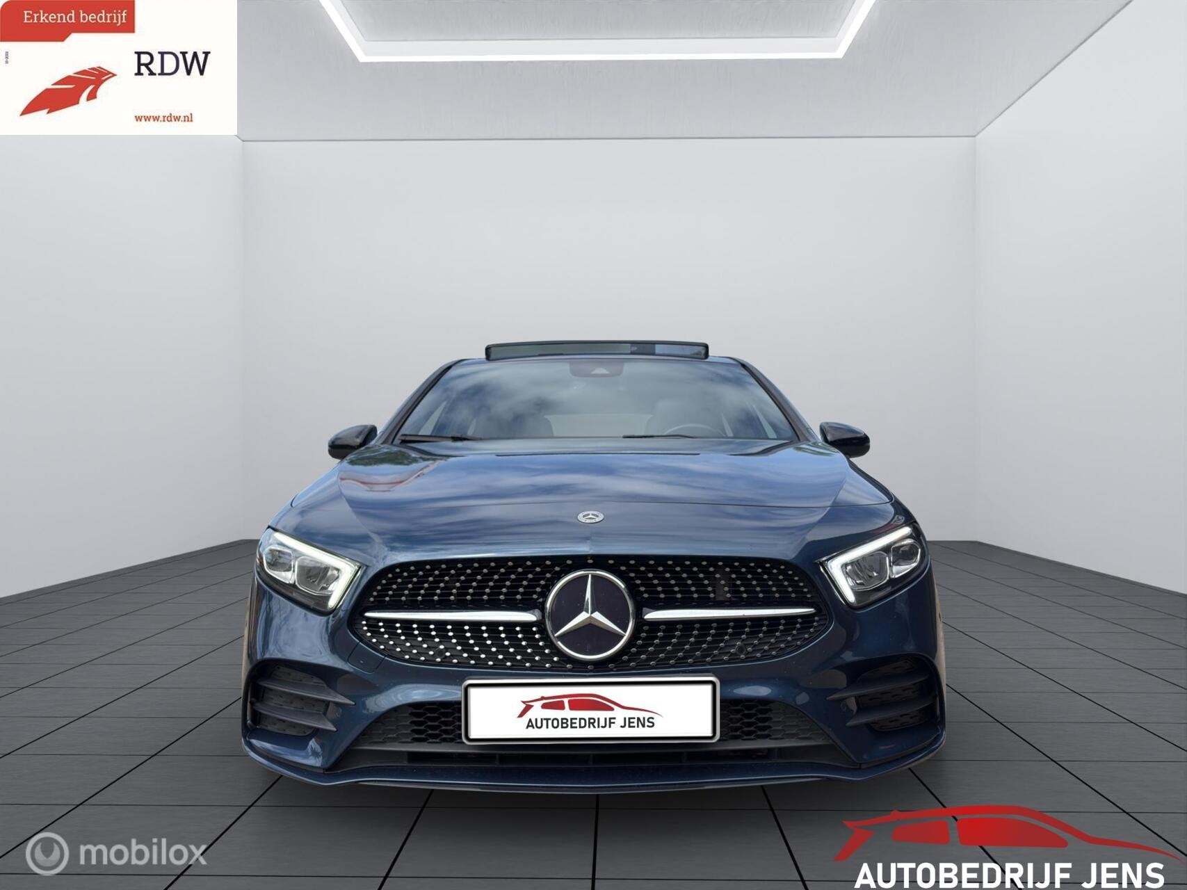 Mercedes A-klasse 200 AMG|Pano|carplay|, Auto's, Mercedes-Benz, Gebruikt, Euro 6, 4 cilinders, Blauw