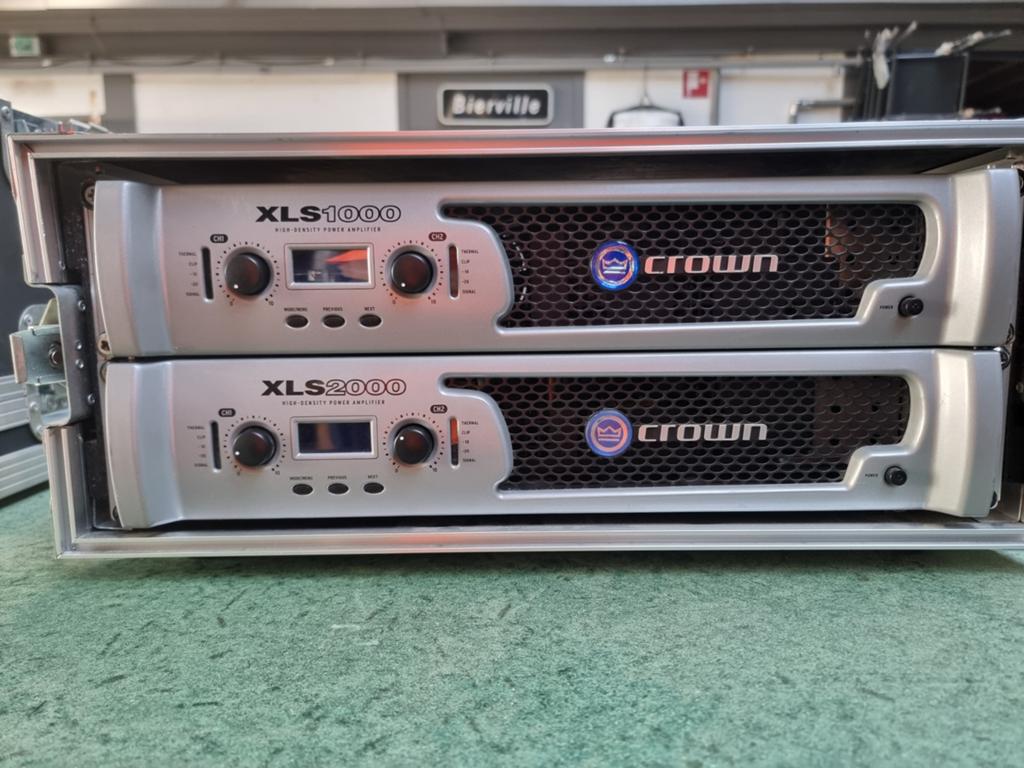Crown XLS1000 & XLS2000 Versterkers in Flightcase, Overige merken, Gebruikt, Ophalen of Verzenden, 120 watt of meer