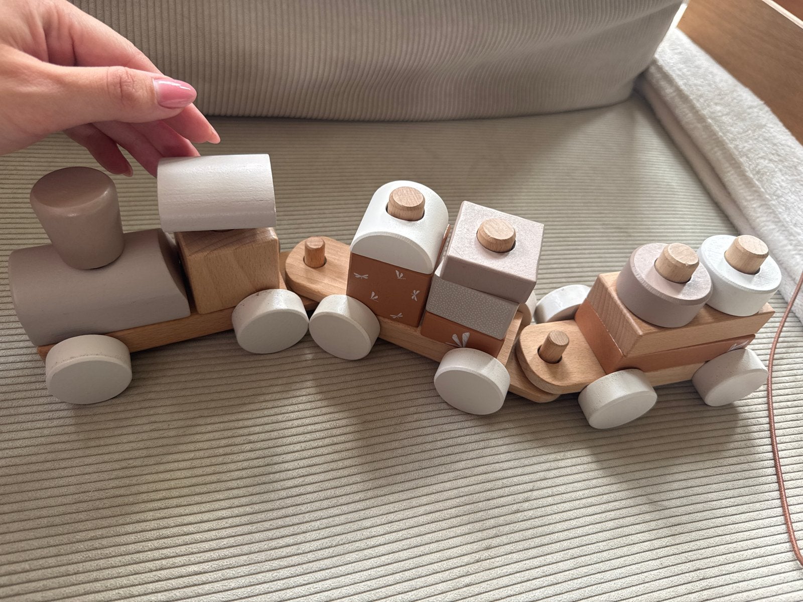 Houten trein met blokken - Stapel- en rijplezier, Kinderen en Baby's, Speelgoed | Houten speelgoed, Ophalen, Zo goed als nieuw