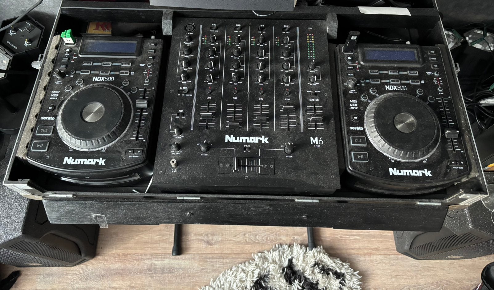 Complete DJ-set + 2 speakersystemen – alles werkt, Ophalen, Zo goed als nieuw, Dj-set, Numark