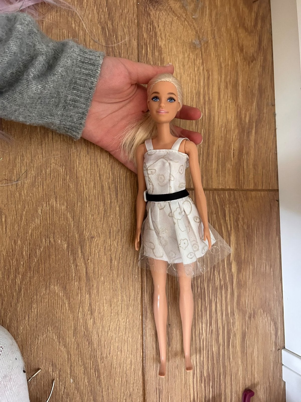 Barbiepop in witte jurk, Kinderen en Baby's, Ophalen of Verzenden, Gebruikt, Barbie