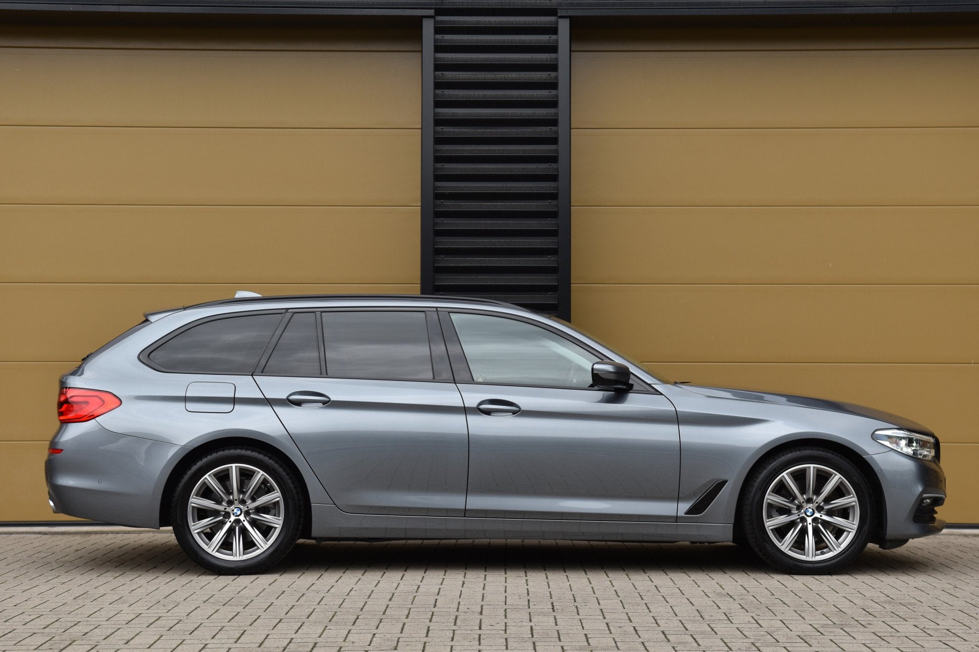 Foto 4 van BMW 5 Serie Touring 520i High Executive Edition * Comfortsto