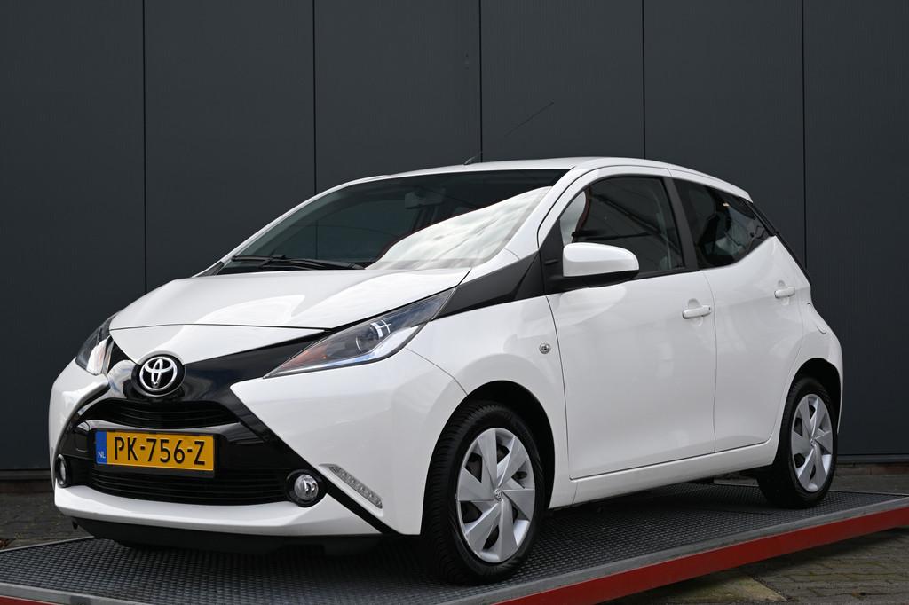 Toyota Aygo 1.0 VVT-i x-play camera (bj 2017), Voorwielaandrijving, Stof, Gebruikt, 4 stoelen