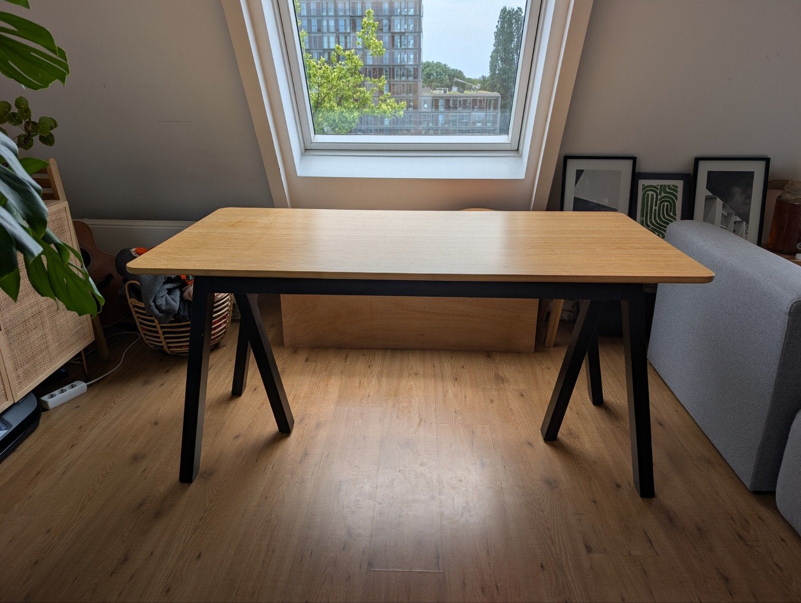 Övraryd IKEA Bamboe tafel met zwart onderstel, Huis en Inrichting, Tafels | Eettafels, Gebruikt, 100 tot 150 cm, Modern, Scandinavisch