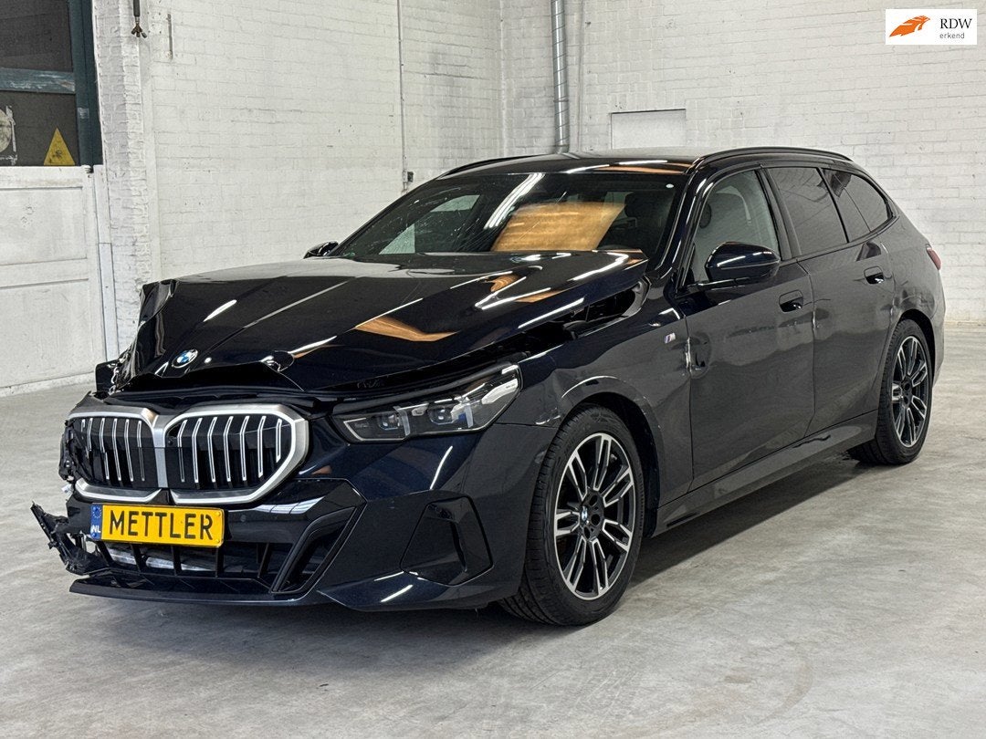 BMW 5-serie Touring 520d M Pakket|CARBONSCHWARZ|Head up|360, Dealer onderhouden, Achterwielaandrijving, 4 cilinders, 2000 kg