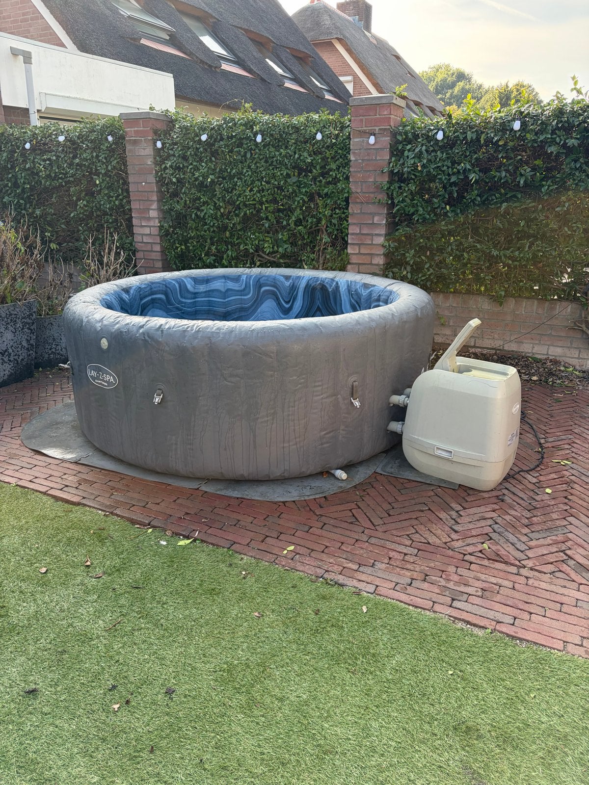 Lay-Z-Spa Santorini - Opblaasbare Jacuzzi (2 zomers gebruikt, Tuin en Terras, Ophalen of Verzenden, Gebruikt