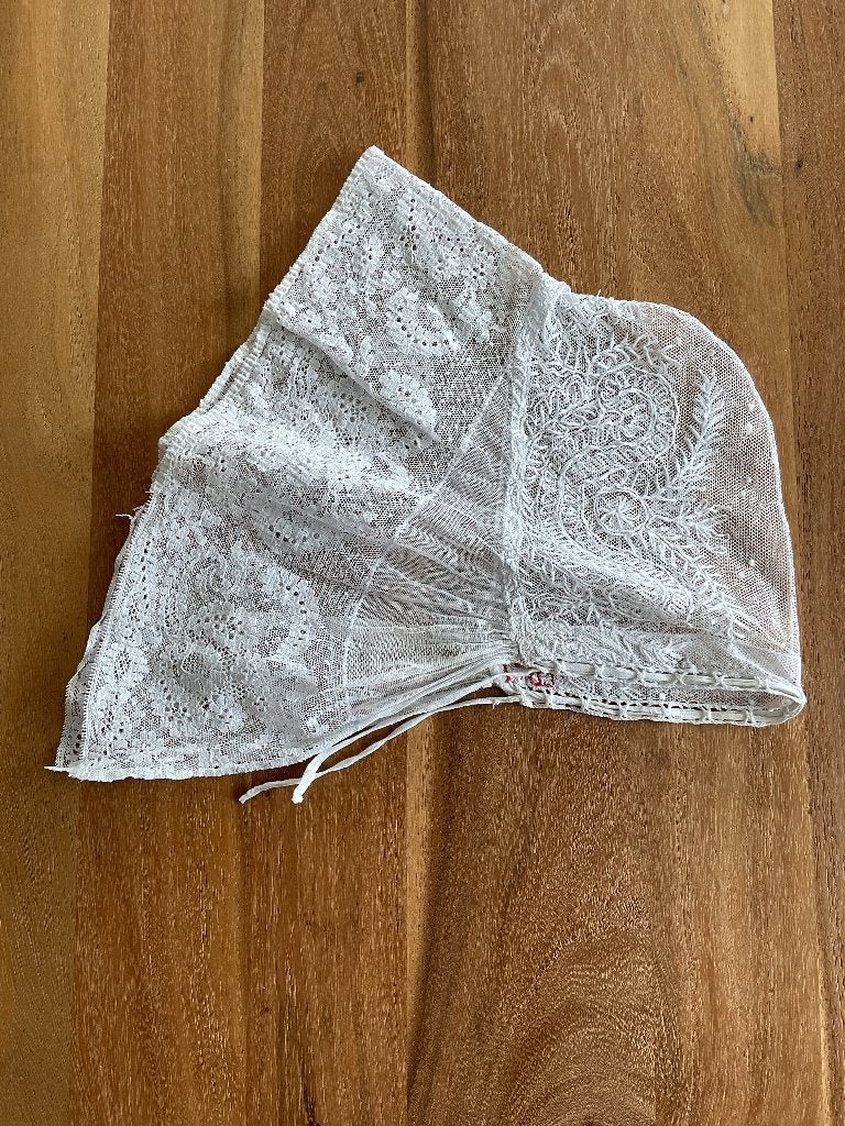 Antieke klederdracht muts ( met kleine beschadigingen ), Ophalen of Verzenden, Dames, Onbekend