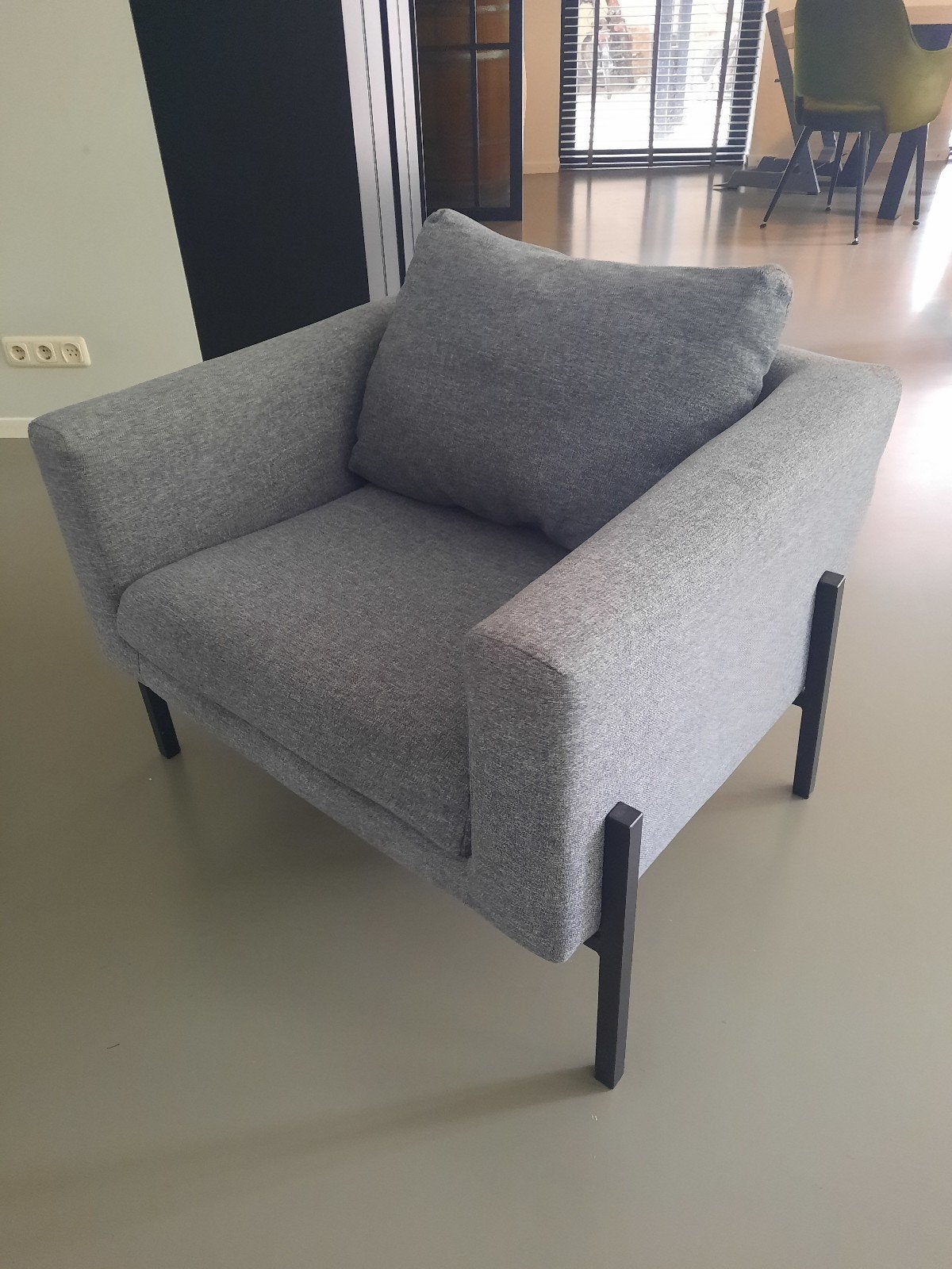 Fauteuil (stoffen bekleding, metalen poten), Ophalen, Zo goed als nieuw, Eén, Modern