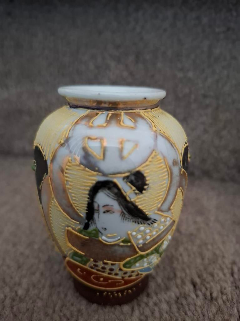 Antieke Japanse Satsuma Vaasje met Geisha en Samurai, Ophalen of Verzenden