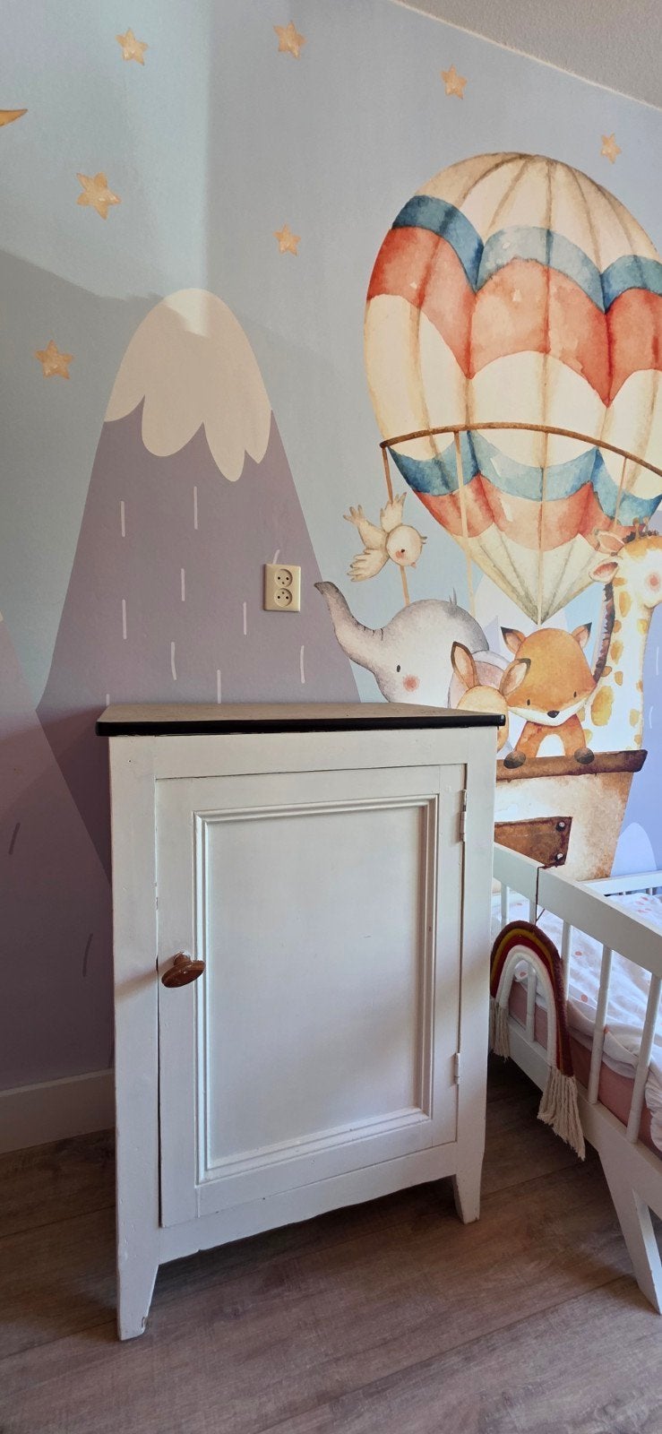 Vintage wit kastje met zwarte top - B65xD42xH90, Kinderen en Baby's, Gebruikt, Minder dan 75 cm, Minder dan 50 cm, Ophalen