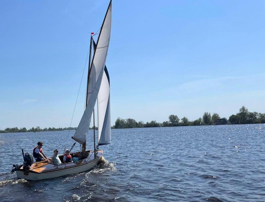 Prachtige, goed onderhouden Poly Valk, motor en trailer, Watersport en Boten, Open zeilboten, Gebruikt, Valk, Polyester, Dekzeil