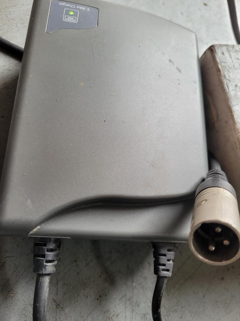Acculader voor 24 volt ion systeem sparta batavus en koga., Ophalen of Verzenden, Gebruikt