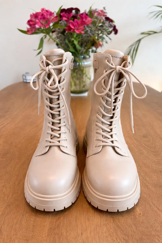 Tommy Hilfiger boots - Beige 38, Ophalen of Verzenden, Zo goed als nieuw, Beige, Lage of Enkellaarzen