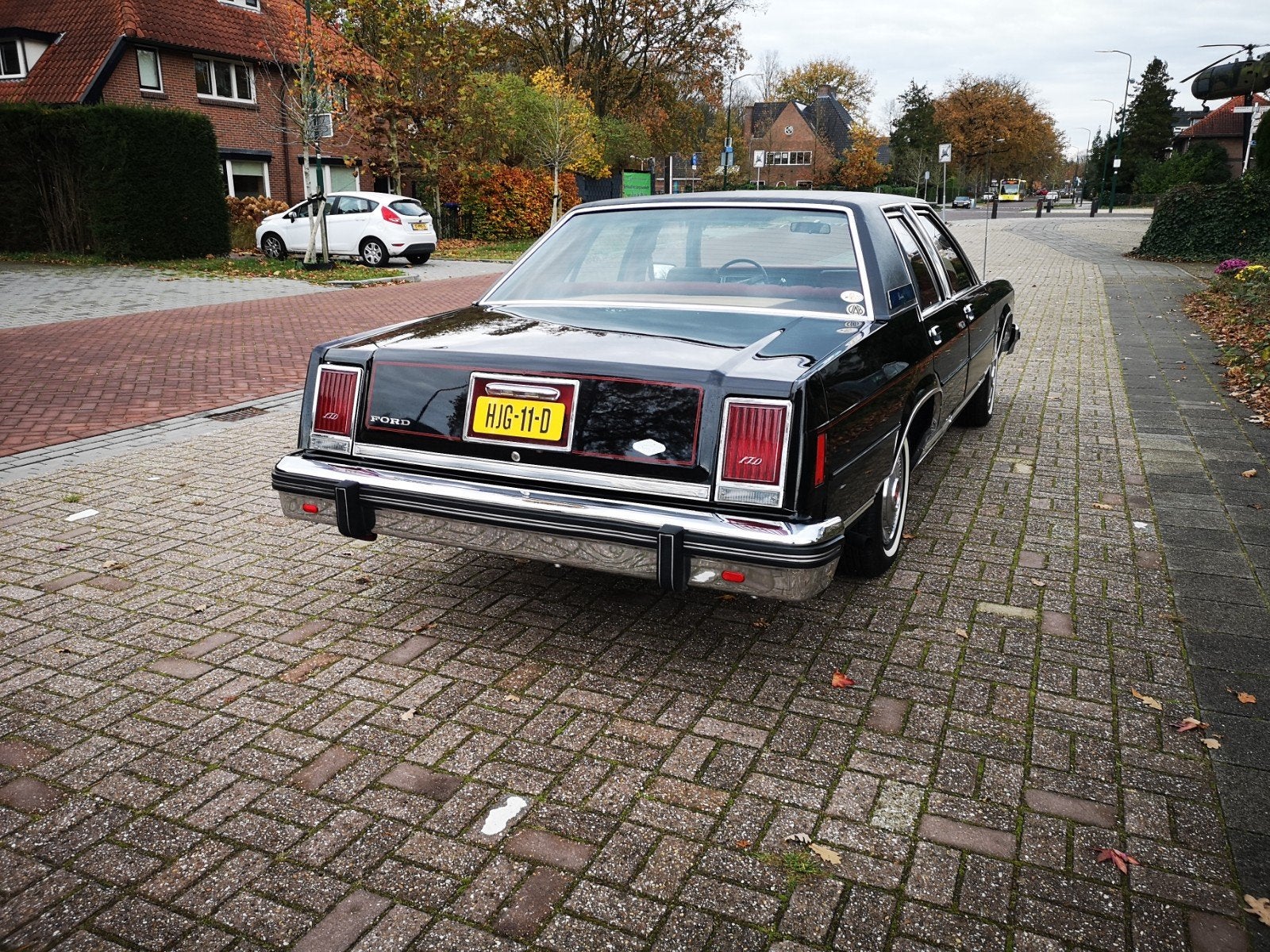 Ford LTD 5.0 V8 uit 1979 Zwarte sedan Europese uitvoering, foto 4