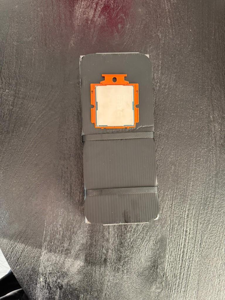 AMD EPYC Processor / Server CPU – Origineel, Computers en Software, Processors, Ophalen, Zo goed als nieuw, AMD Ryzen 9, 16-core