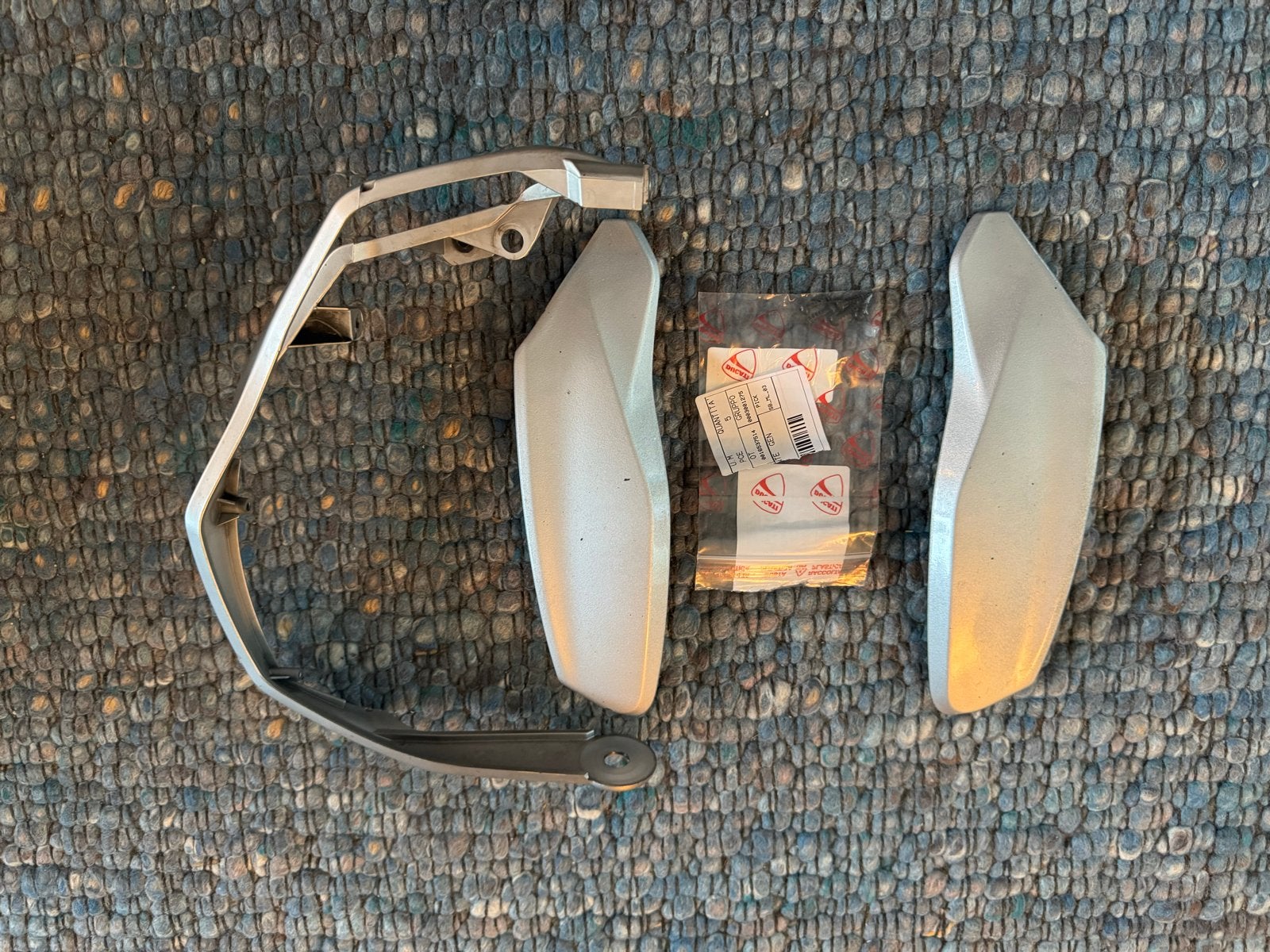 Ducati Hand Guard (bescherming) multistrada 1200s (2016), Motoren, Ophalen of Verzenden, Gebruikt