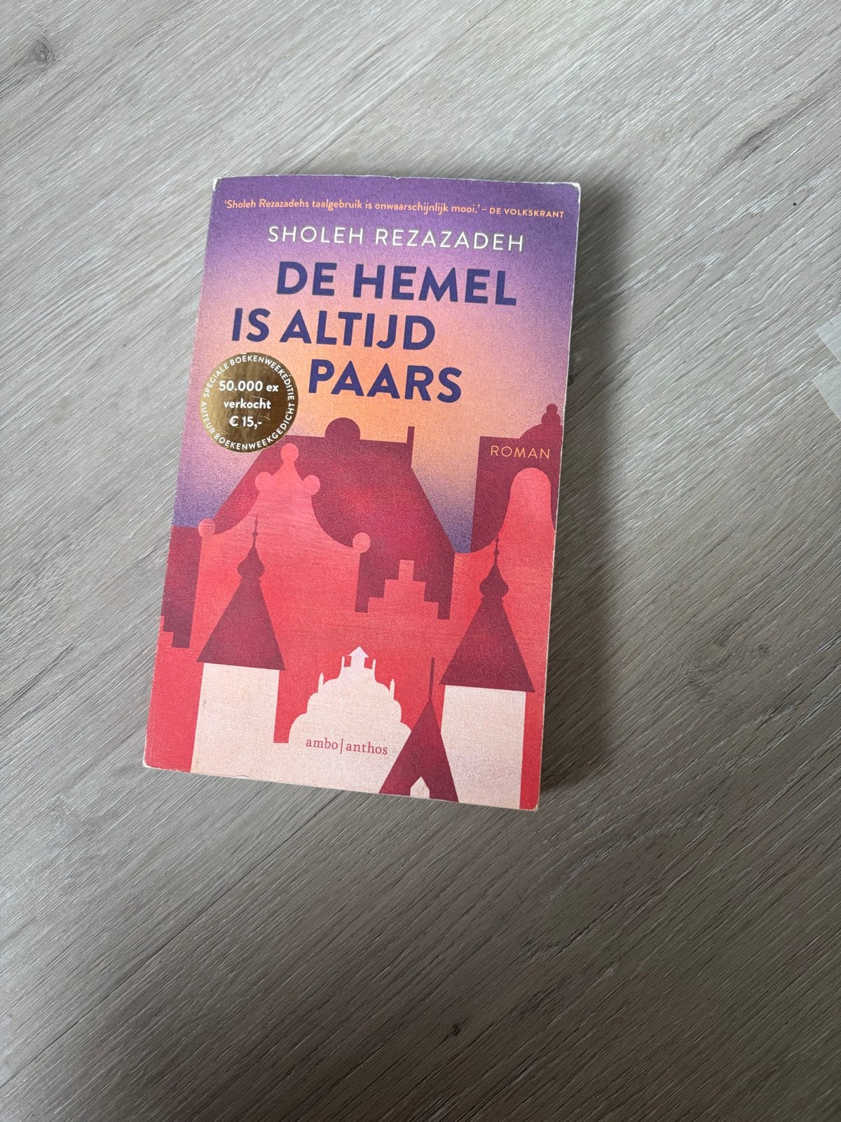 De Hemel is Altijd Paars - Sholeh Rezazadeh (Roman), Boeken, Ophalen of Verzenden, Gelezen, Nederland