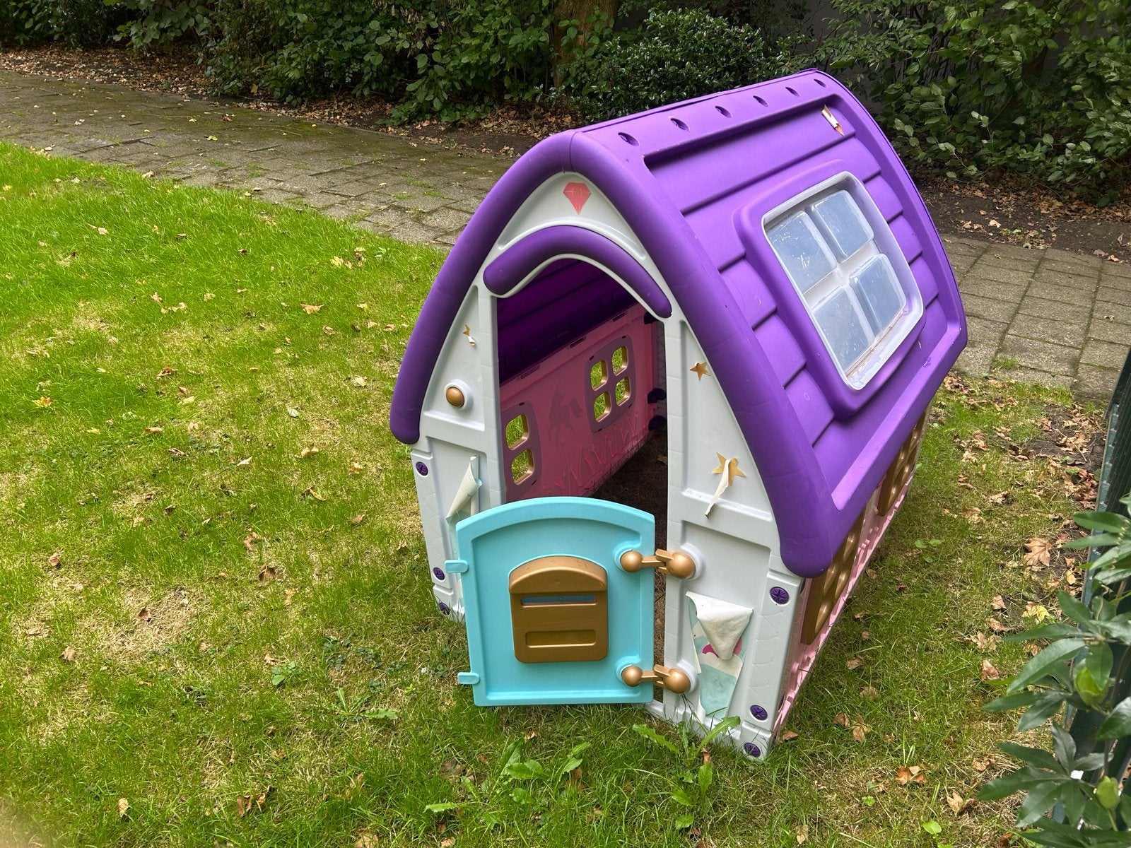 Leuk speelhuisje voor in de tuin - Eenvoudig op te zetten, Ophalen, Gebruikt, Kunststof