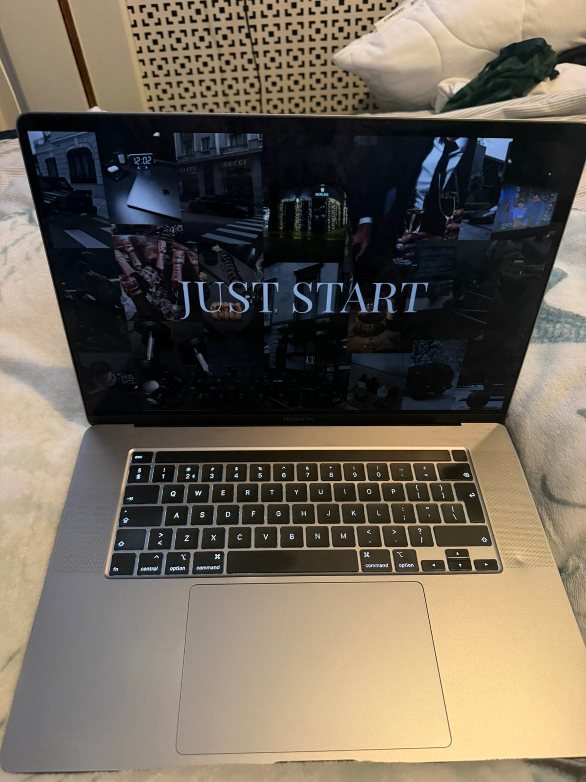 MacBookPro16-inch, 2019 Processor2,6 GHz6-Core Intel Core 17, Computers en Software, Apple Macbooks, 2 tot 3 Ghz, 17 inch, Zo goed als nieuw