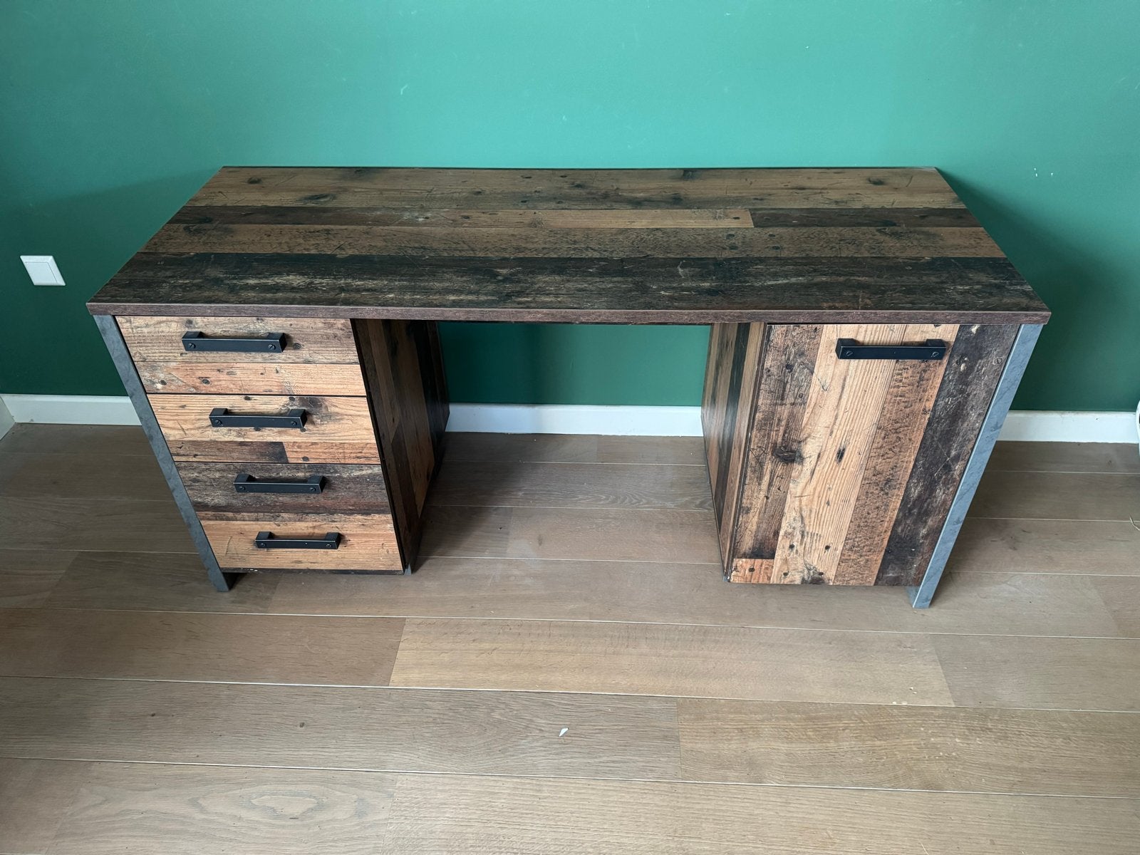 Bureau Clifford Home24 - Oud Eikenhouten Look / Donkergrijs, Ophalen, Opbergruimte, Gebruikt, 155 cm