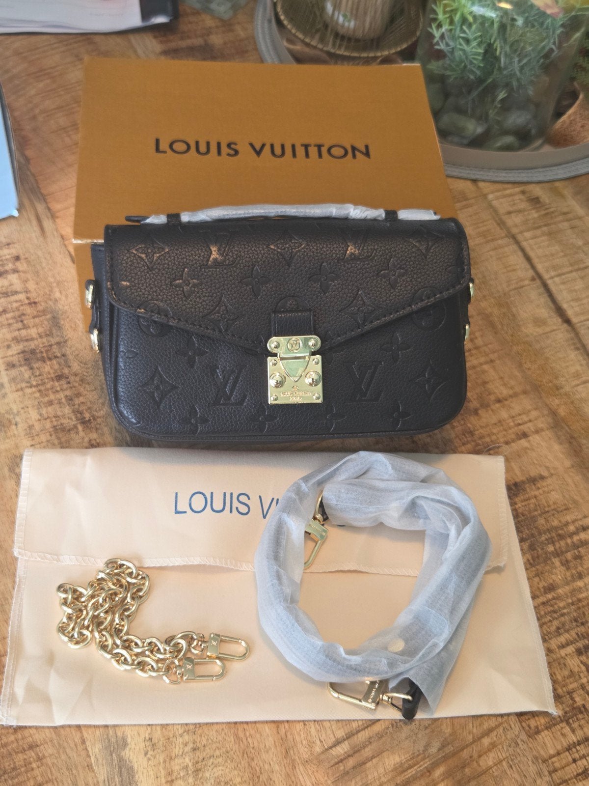 NIEUW Louis vuitton tas pochette Métis East west zwart €100, Sieraden, Tassen en Uiterlijk, Ophalen of Verzenden, Nieuw, Zwart
