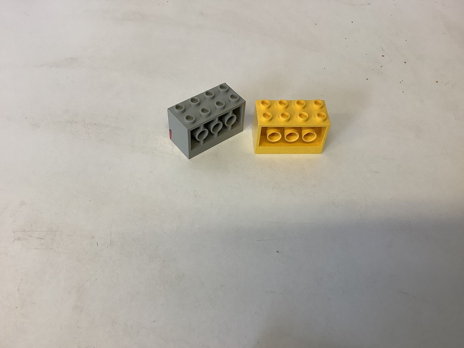 Lego steen aangepast 2x4x2 met gaten aan de zijkanten (3), Ophalen of Verzenden, Gebruikt, Losse stenen, Lego
