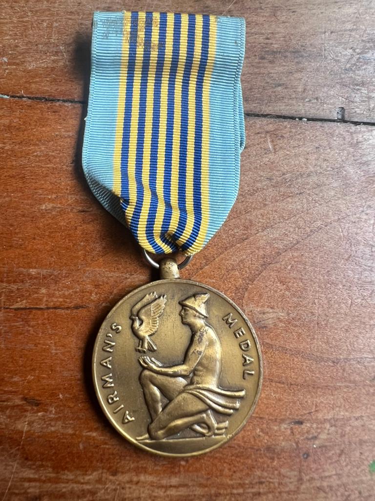 Vietnam Oorlog Airmans Medal for Valor medaille, Verzamelen, Verzenden, Lintje, Medaille of Wings, Nederland, Landmacht