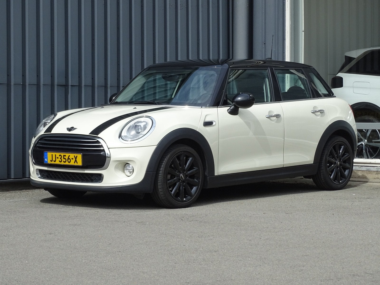 MINI Mini 1.5 Cooper Business 5-Deurs | LED | Navi | Bluetoo, Auto's, Mini, 21 km/l, Gebruikt, Origineel Nederlands, Bedrijf