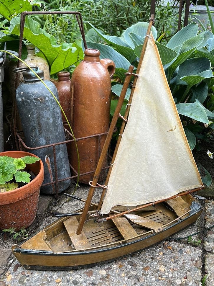 Zeilbootje met peddels oudje hout lengte 33cm hoog 37cm, Ophalen of Verzenden